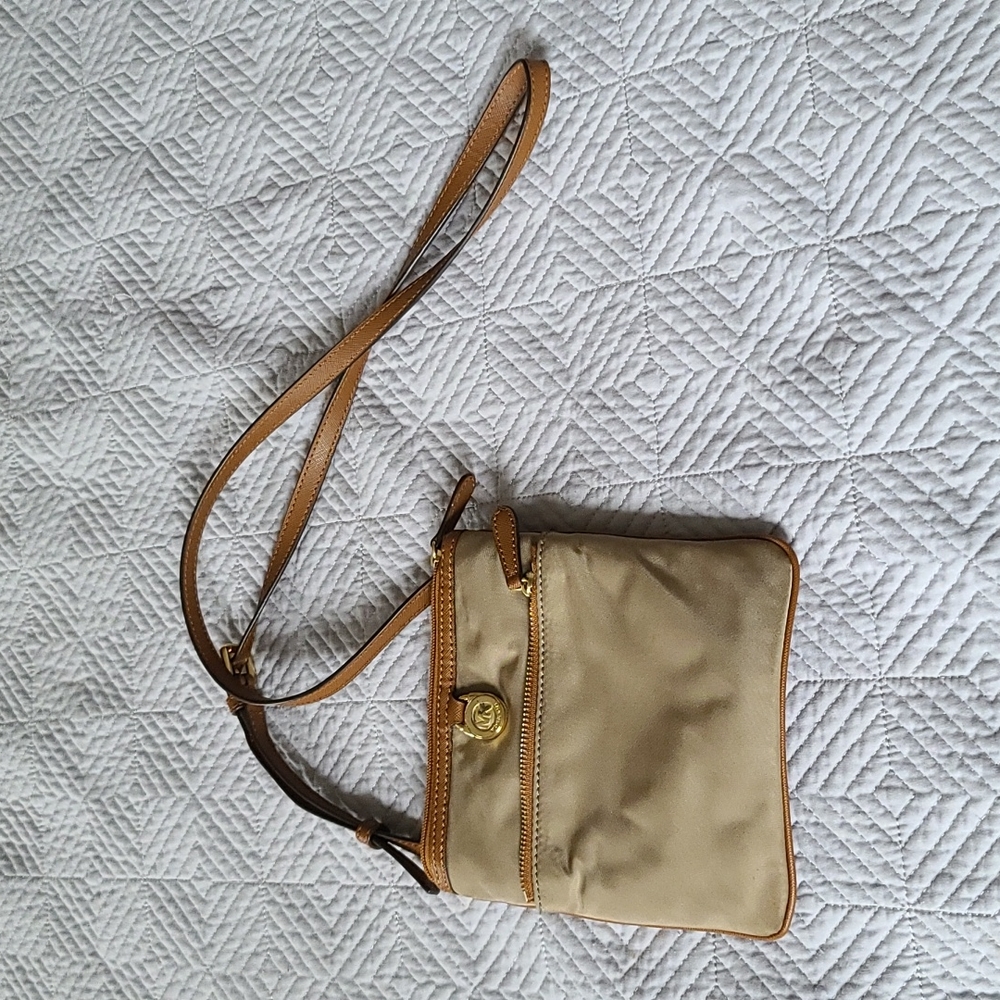 Crossbody handbag